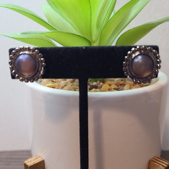 Unbranded Silver w/Purple Center Stud Earrings Ladies‎ Pre-Owned Fashion Vintage - Picture 2 of 4